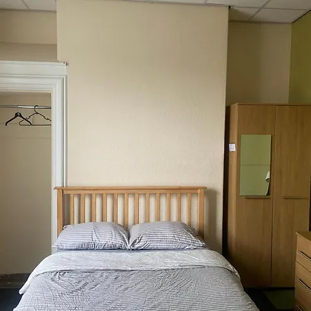 Ideal Location Pensionat *