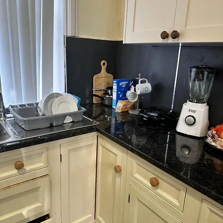 Ideal Location Πανσιόν *