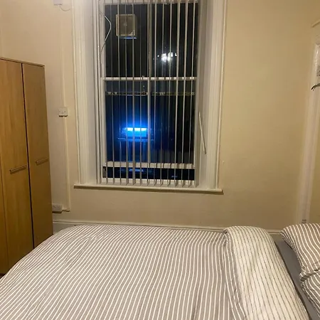 Ideal Location Πανσιόν *